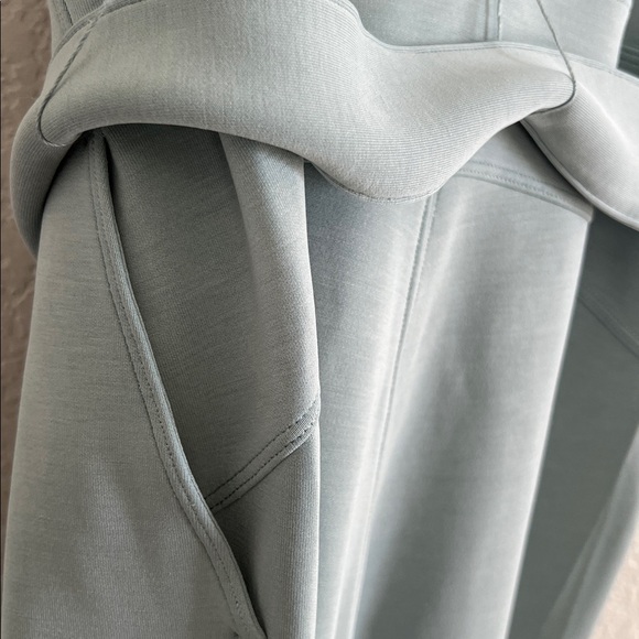 Lululemon Ease of it All V-Neck Jumpsuit Silver Blu. Size 2 - Picture 10 of 14